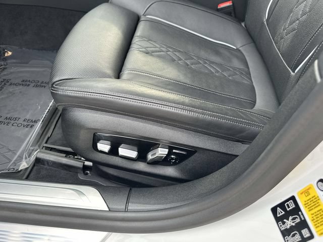 Used 2021 BMW 750i xDrive w/ Autobahn Package AWD/4WD image 28
