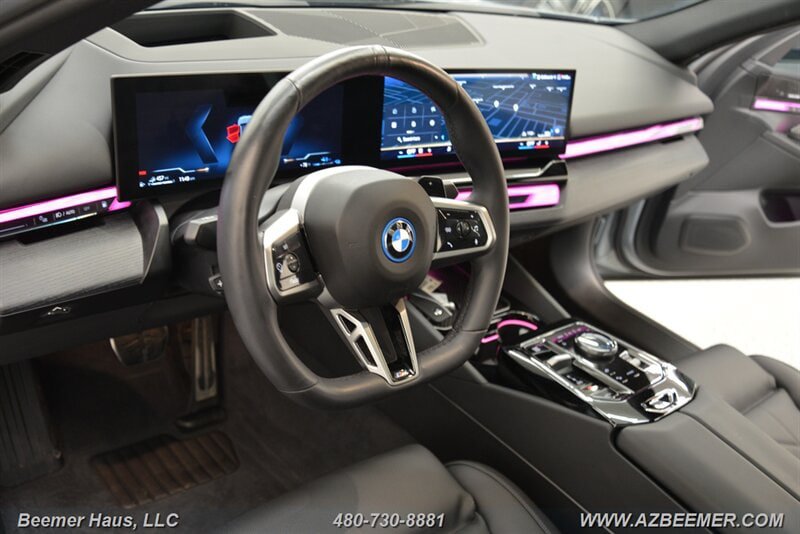 Used 2025 BMW 550e xDrive w/ Premium Package AWD/4WD image 16