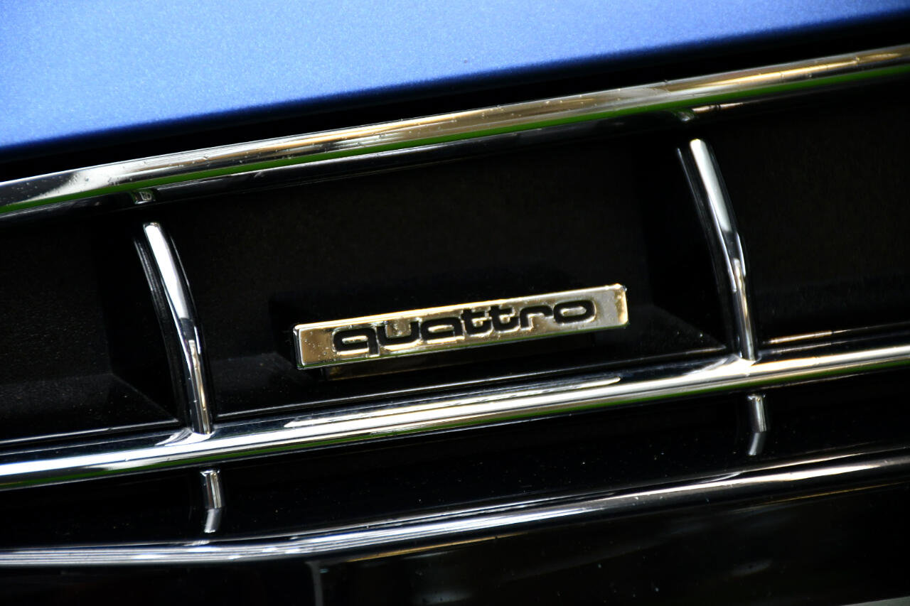 Used 2011 Audi R8 V10 image 10