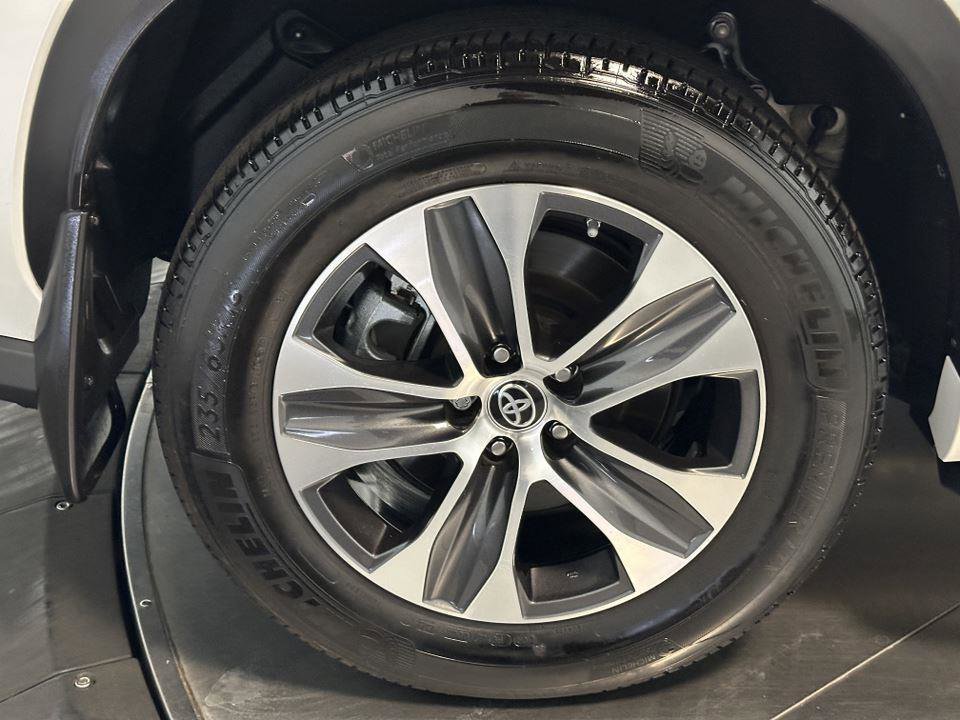 Certified 2022 Toyota Highlander XLE image 16