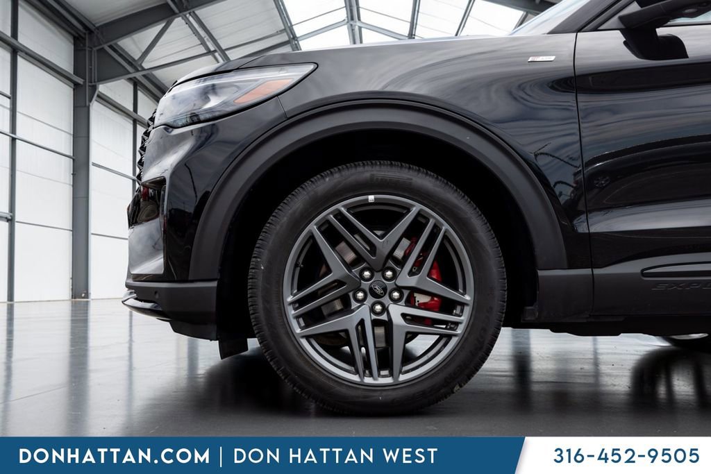 Used 2025 Ford Explorer ST-Line w/ ST-Line Street Pack AWD/4WD image 29