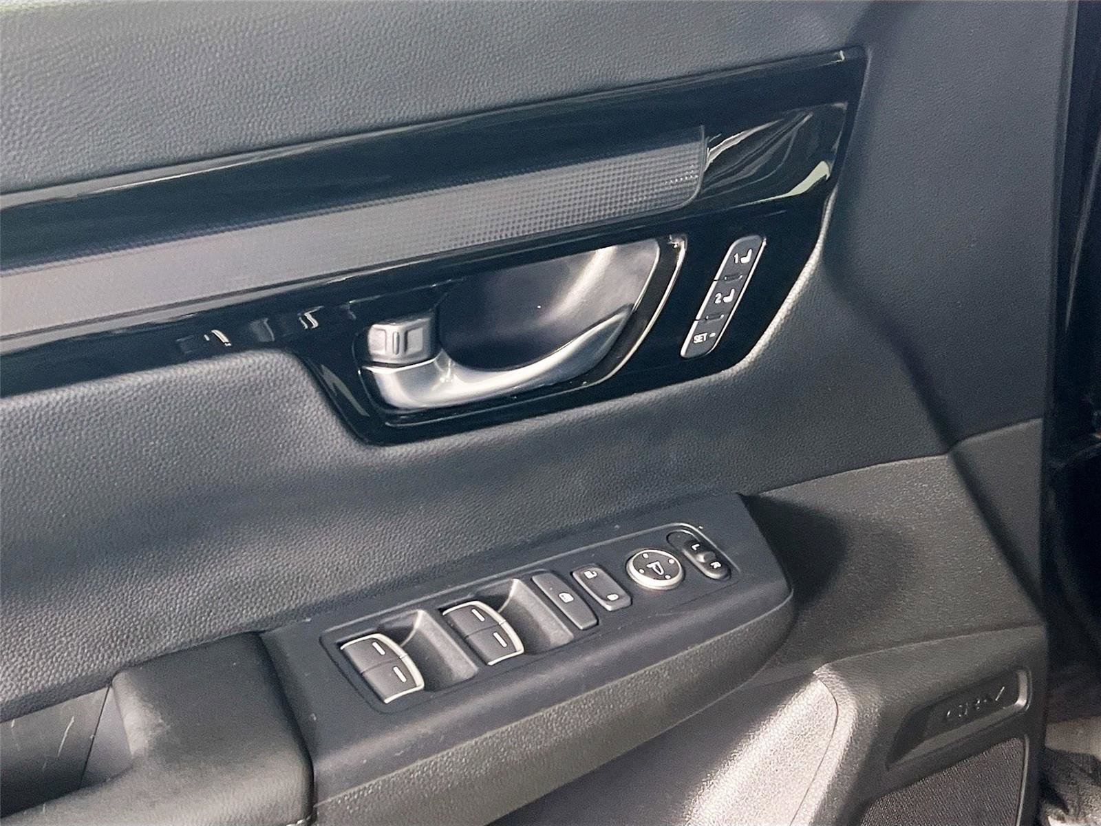 Used 2025 Honda CR-V EX-L image 17