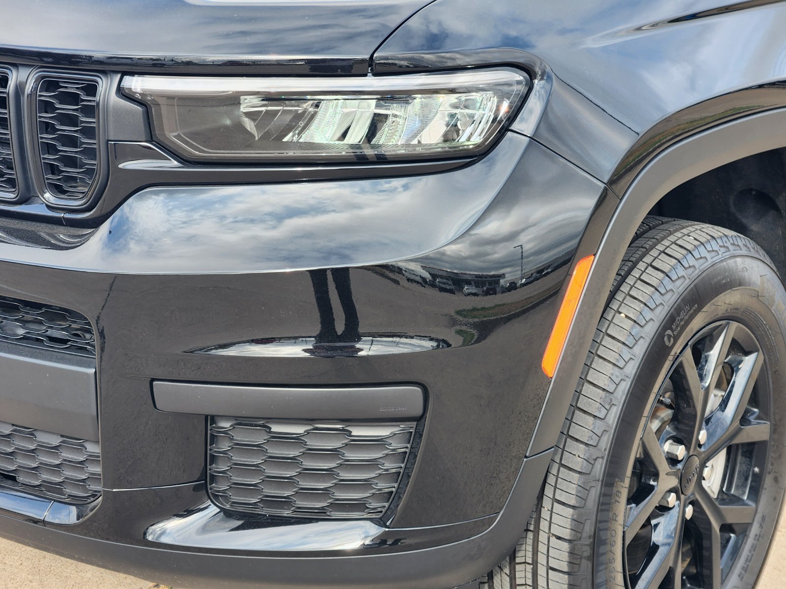 Used 2025 Jeep Grand Cherokee L Altitude RWD image 9