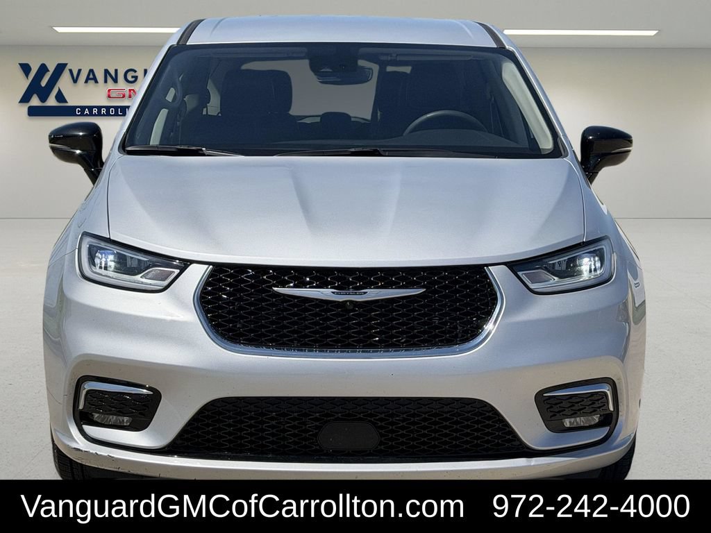 Used 2024 Chrysler Pacifica Touring-L FWD image 3
