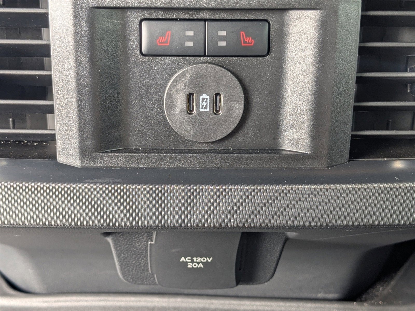 Used 2025 Ford F250 Platinum w/ FX4 Off-Road Package image 15