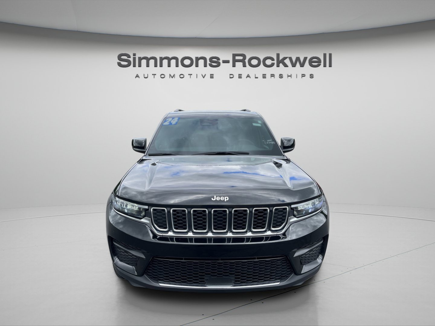 Used 2024 Jeep Grand Cherokee Laredo w/ Luxury Tech Group I AWD/4WD image 8