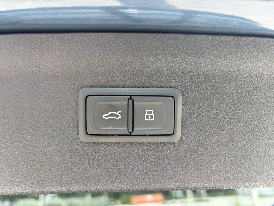 Used 2018 Audi Q3 2.0T Premium FWD image 30