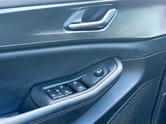 Used 2024 Jeep Grand Cherokee Altitude RWD image 17