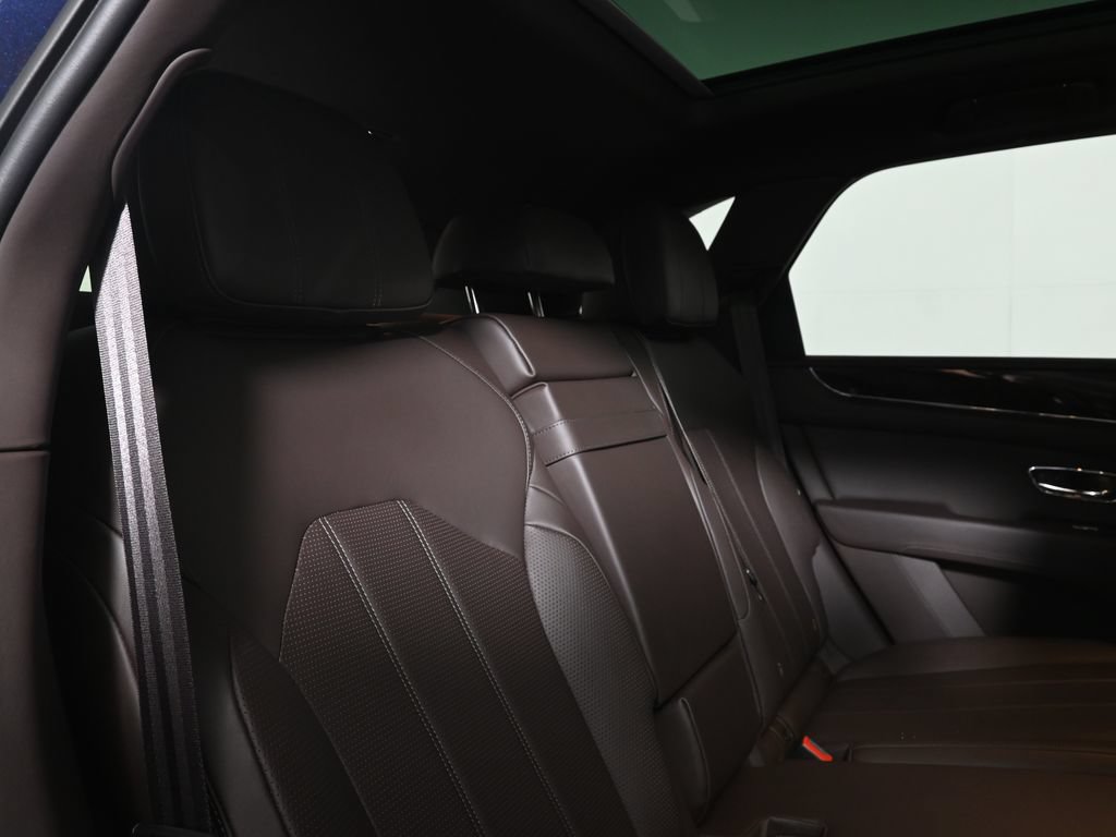 Used 2022 Bentley Bentayga AWD/4WD image 41