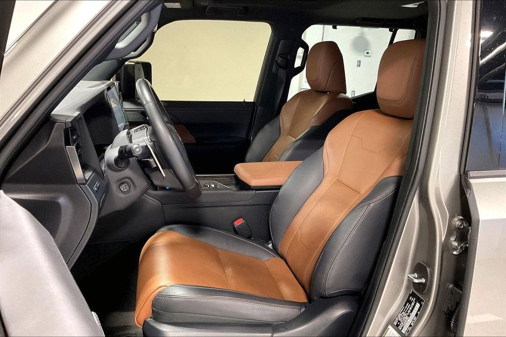 Used 2024 Lexus GX 550 w/ Accessory Package (Z1) image 33