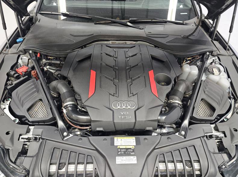 Used 2023 Audi S8 AWD/4WD image 7
