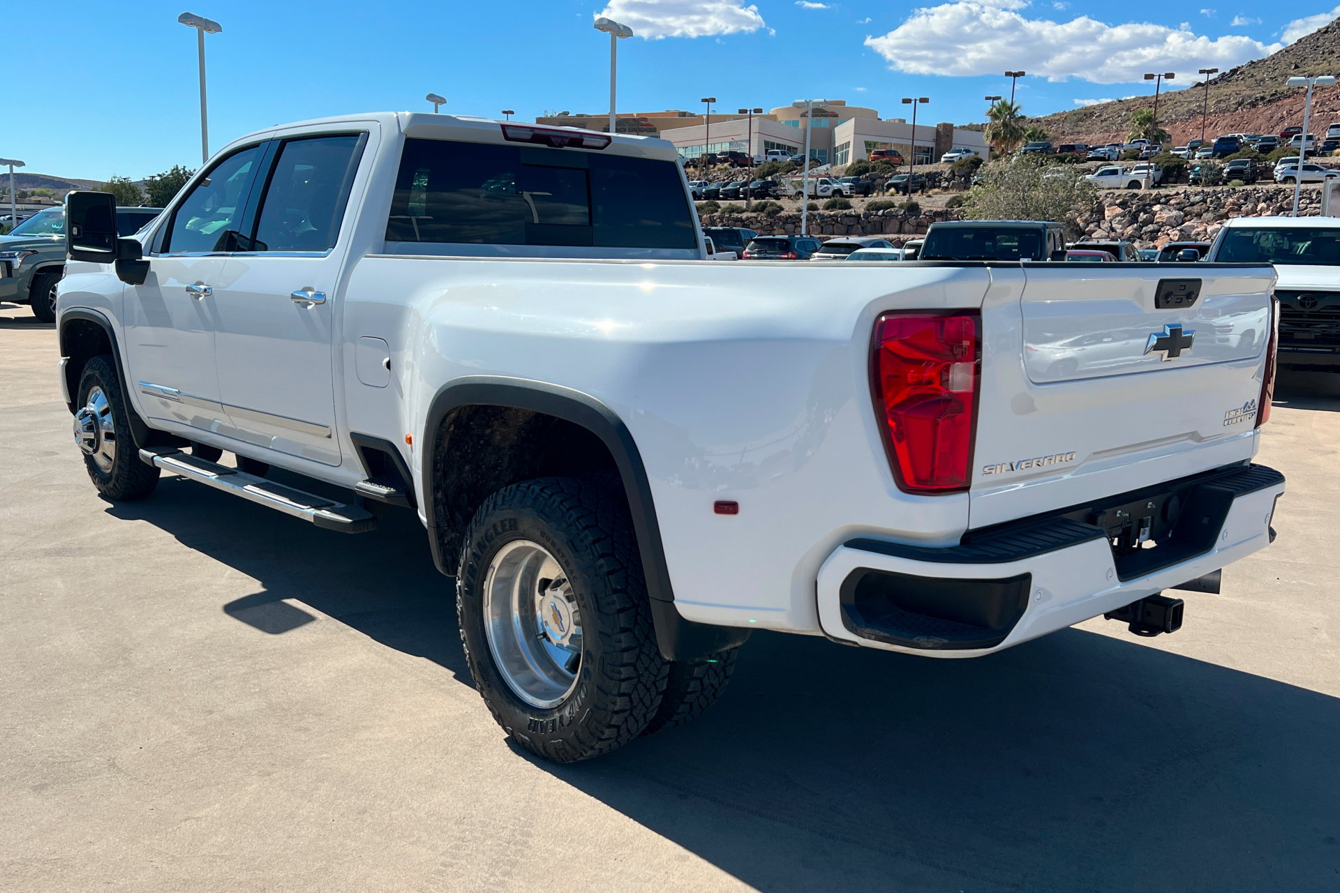 Used 2024 Chevrolet Silverado 3500 High Country w/ High Country Premium Package AWD/4WD image 3