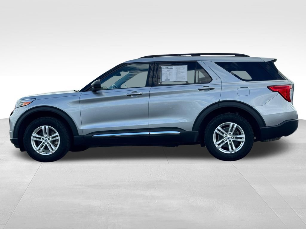 Used 2023 Ford Explorer XLT w/ Equipment Group 202A AWD/4WD image 4