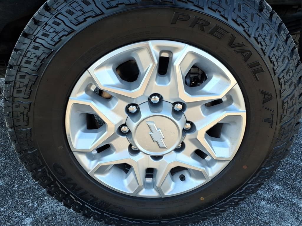 Used 2020 Chevrolet Silverado 2500 LT w/ Convenience Package image 16