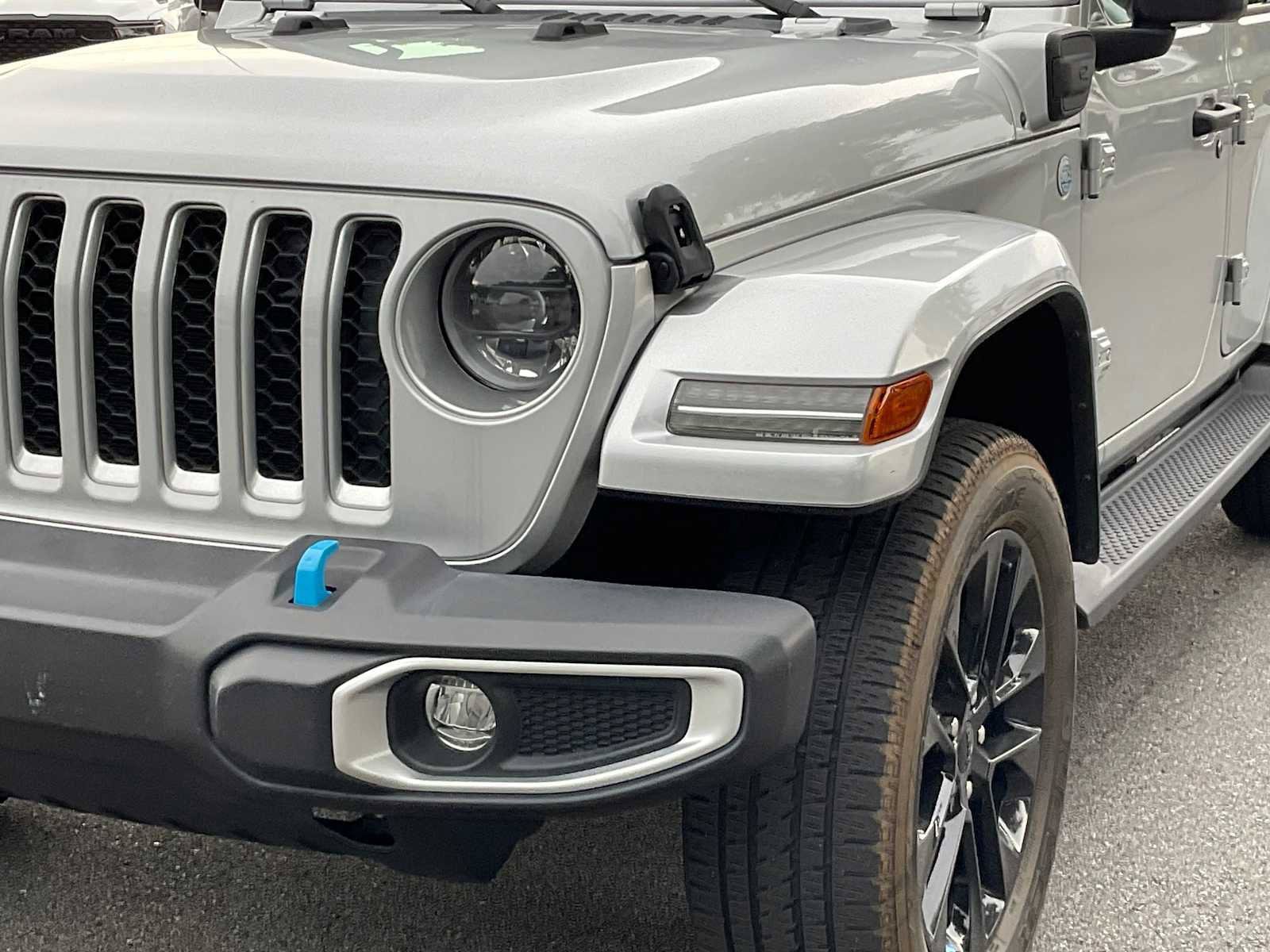 Used 2023 Jeep Wrangler Unlimited Sahara w/ Cold Weather Group AWD/4WD image 11