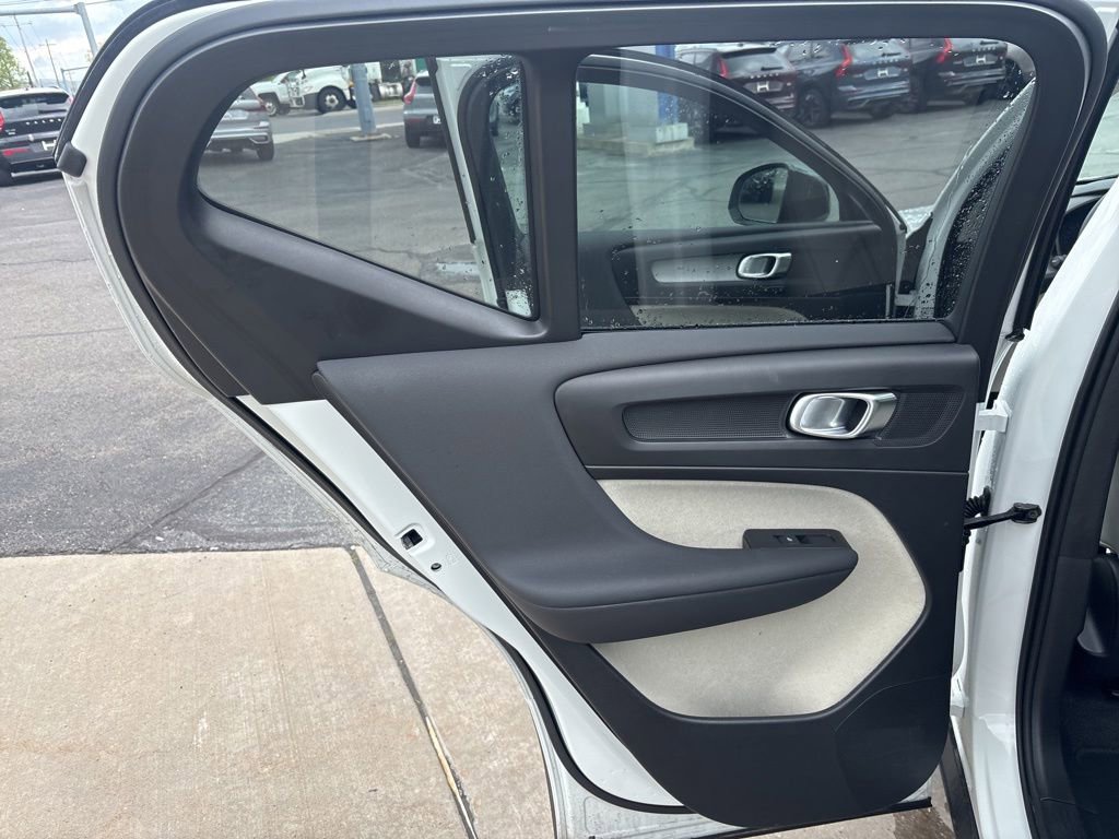 Certified 2026 Volvo XC40 B5 Plus AWD/4WD image 23