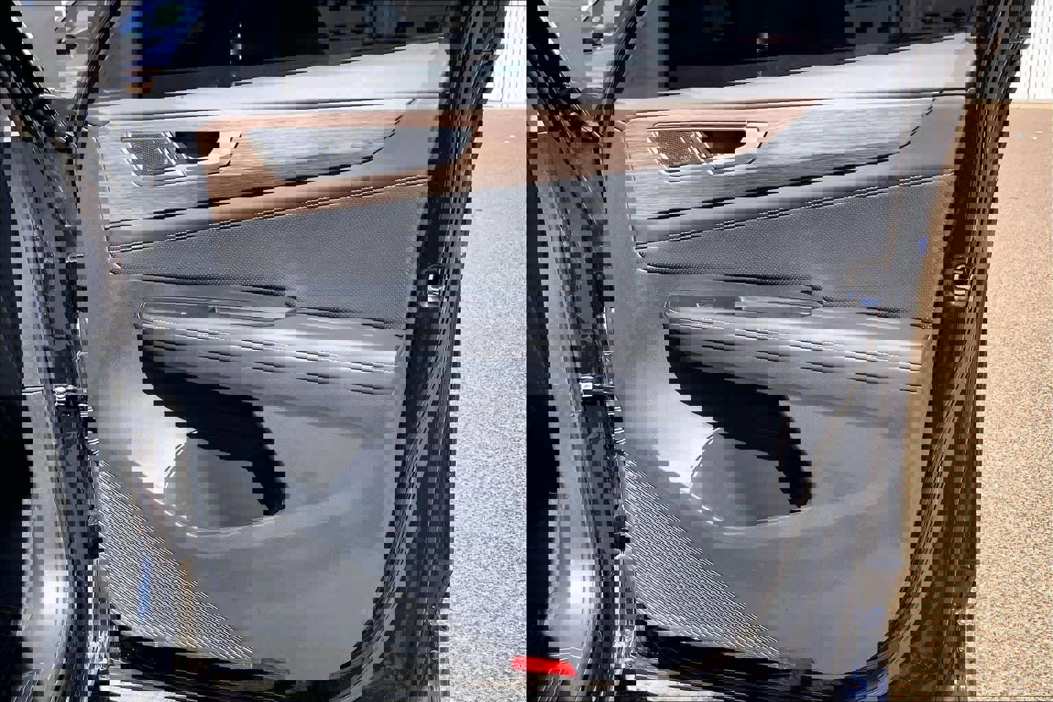 Used 2025 Volkswagen Atlas SEL Premium R-Line AWD/4WD image 22