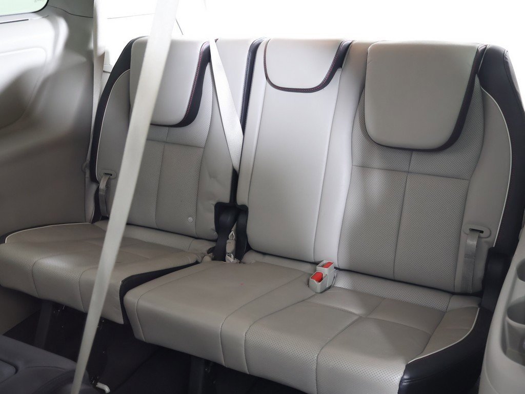 Used 2019 Kia Sedona EX image 32