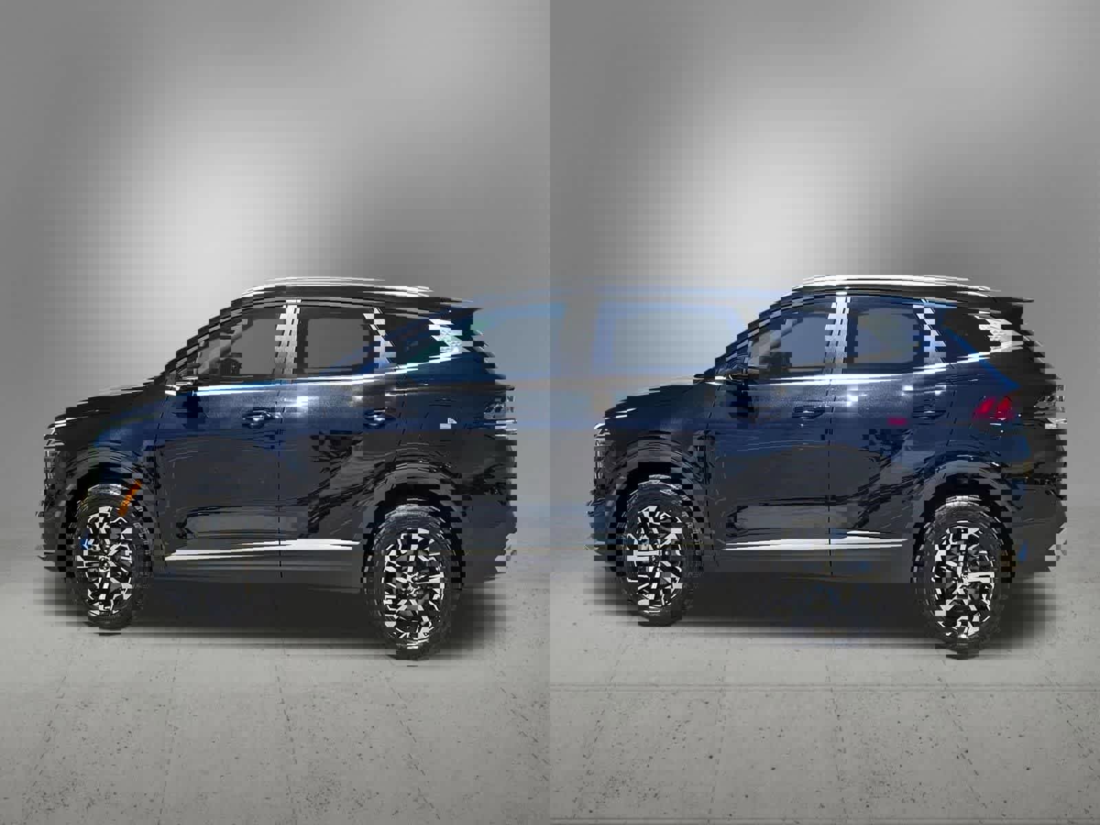 Used 2025 Kia Sportage EX image 3