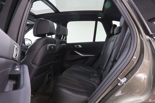 Used 2024 BMW X5 xDrive40i w/ M Sport Package AWD/4WD image 37