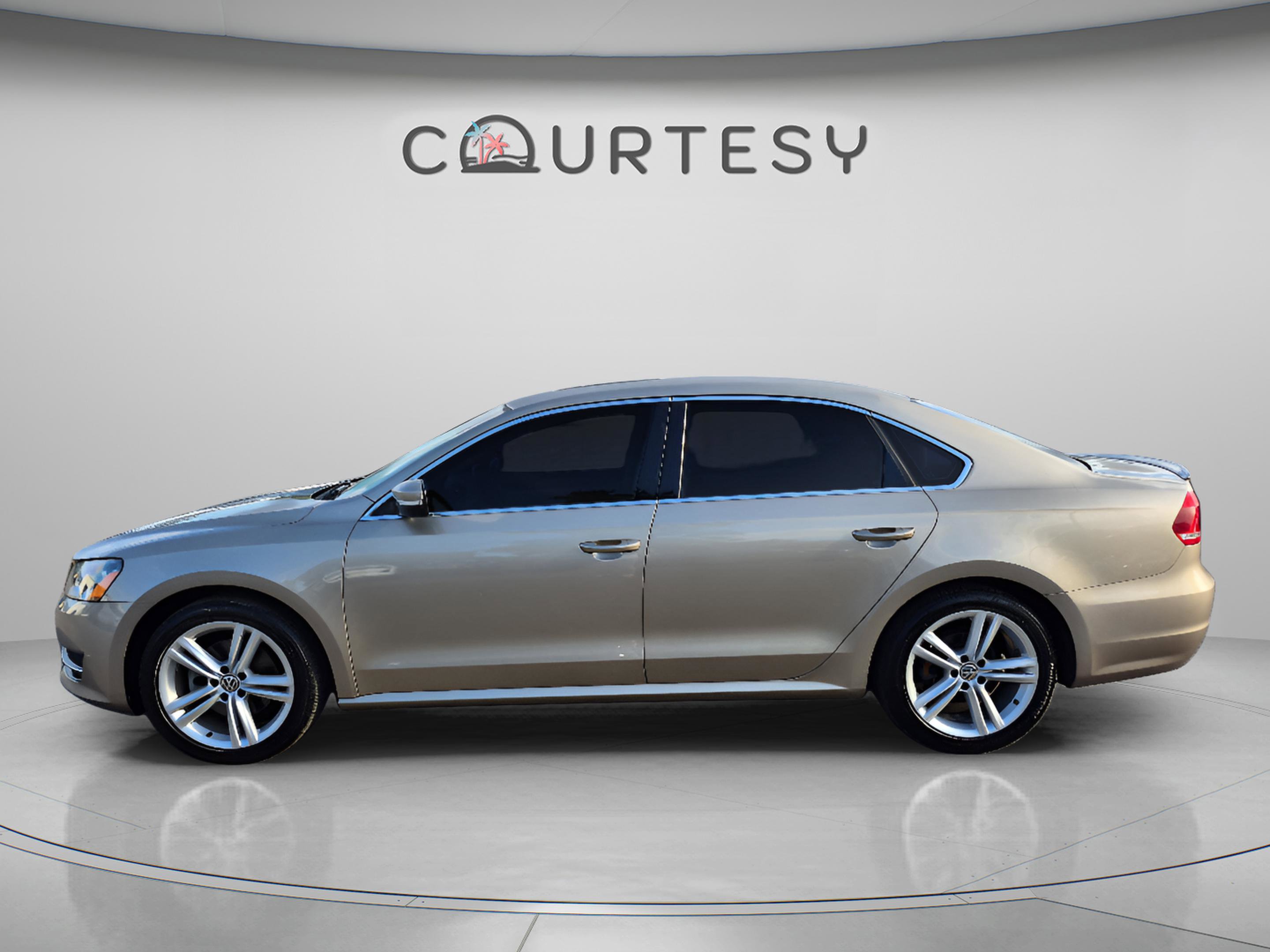 Used 2015 Volkswagen Passat TDI SE FWD image 2