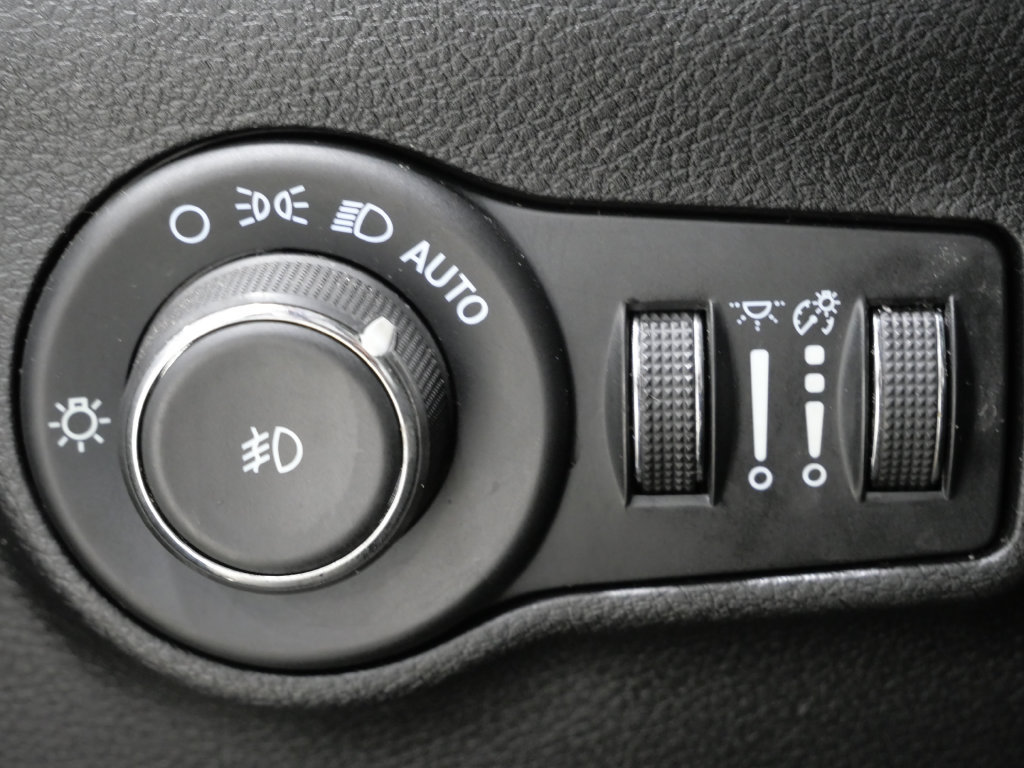 Used 2024 Jeep Compass Trailhawk w/ Sun and Sound Group AWD/4WD image 14