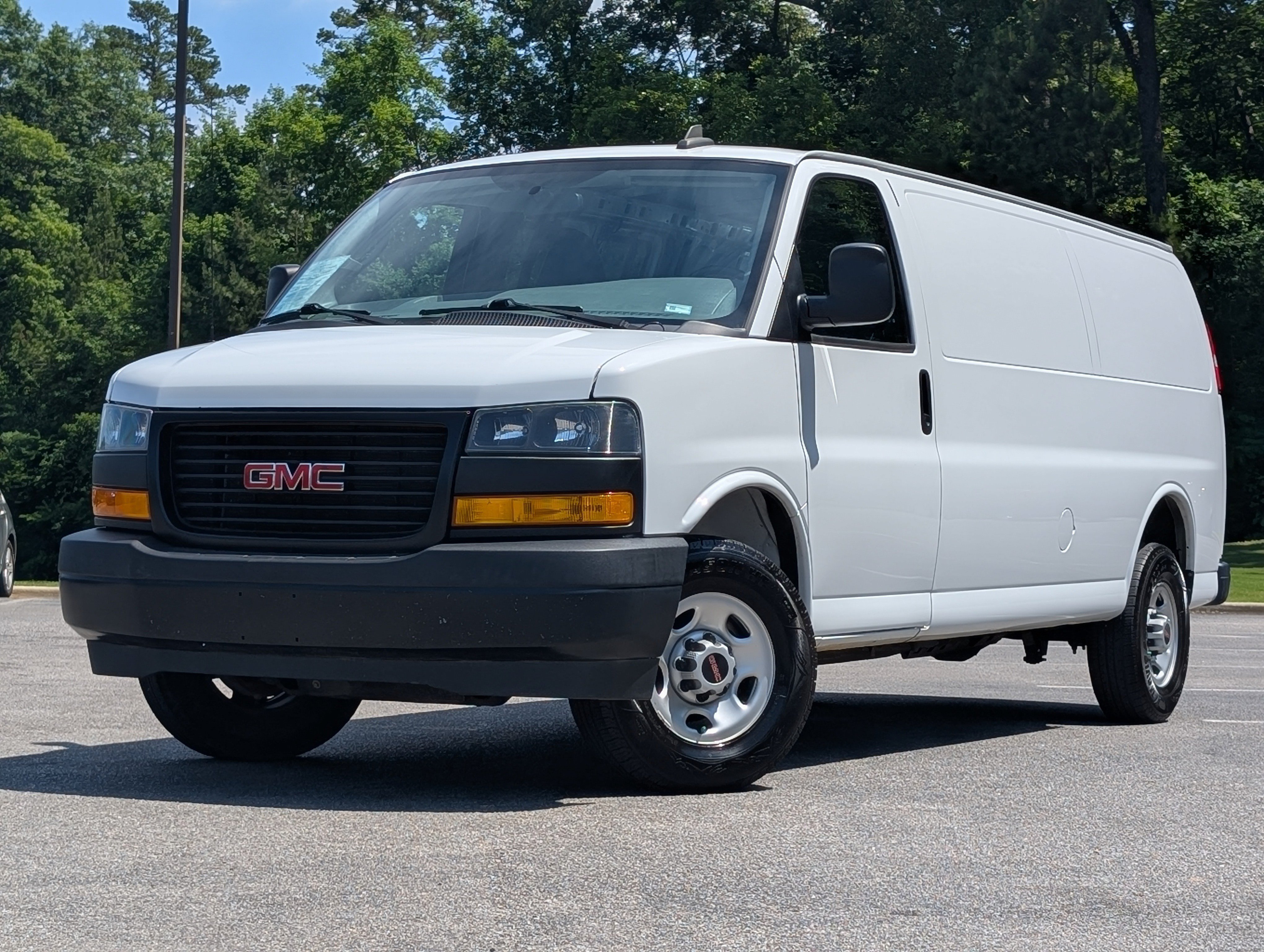 Used 2022 GMC Savana 3500 Extended w/ Driver Convenience Package RWD image 4
