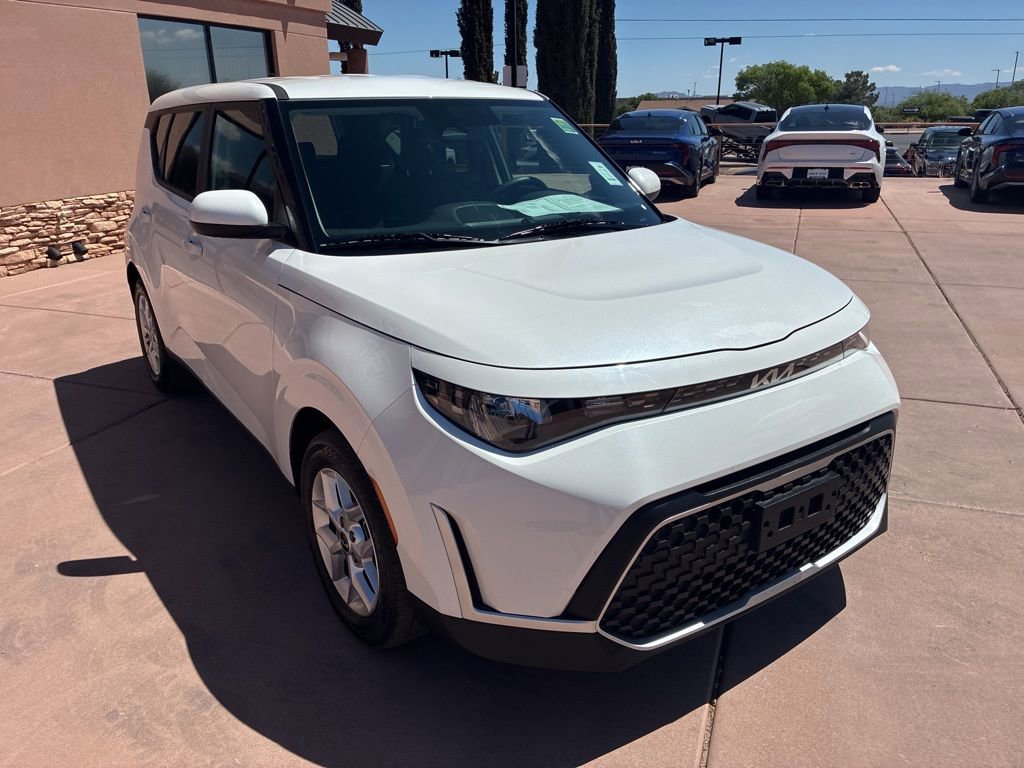 Used 2025 Kia Soul LX image 10