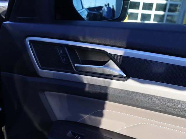 Used 2022 Volkswagen Atlas Cross Sport SEL R-Line image 8