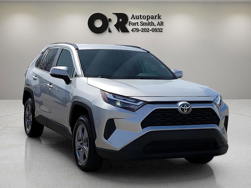 Used 2025 Toyota RAV4 XLE image 1