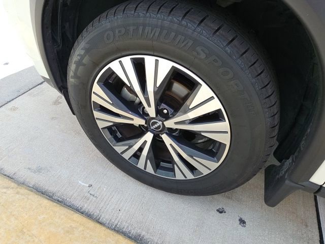 Used 2023 Nissan Rogue SV w/ SV Premium B Package image 10