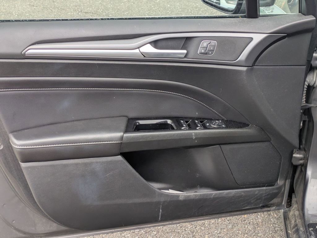 Used 2013 Ford Fusion Titanium w/ Titanium Driver Assist Pkg AWD/4WD image 8