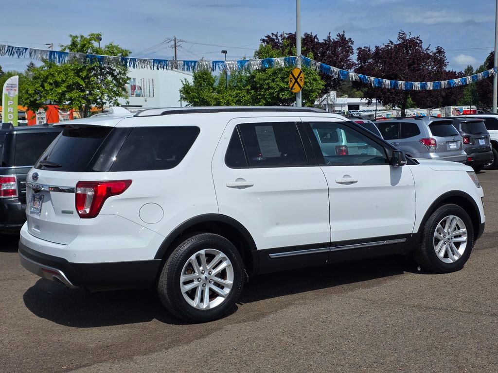 Used 2017 Ford Explorer XLT w/ Equipment Group 202A FWD image 31