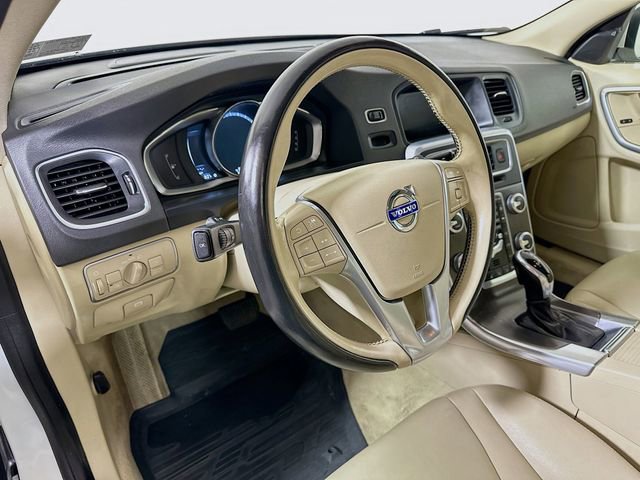 Used 2016 Volvo V60 T5 Platinum image 10