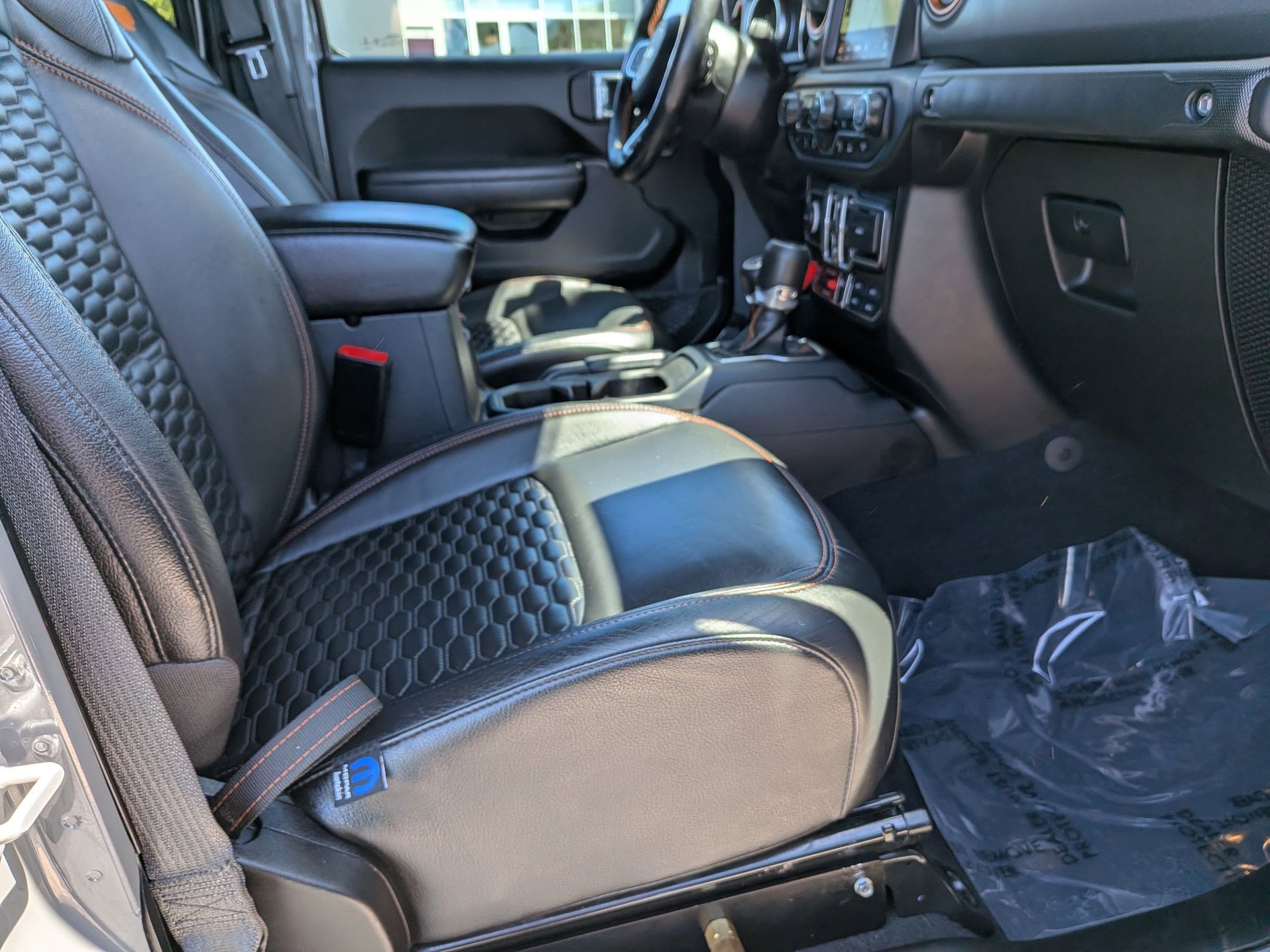 Used 2021 Jeep Gladiator Mojave AWD/4WD image 30