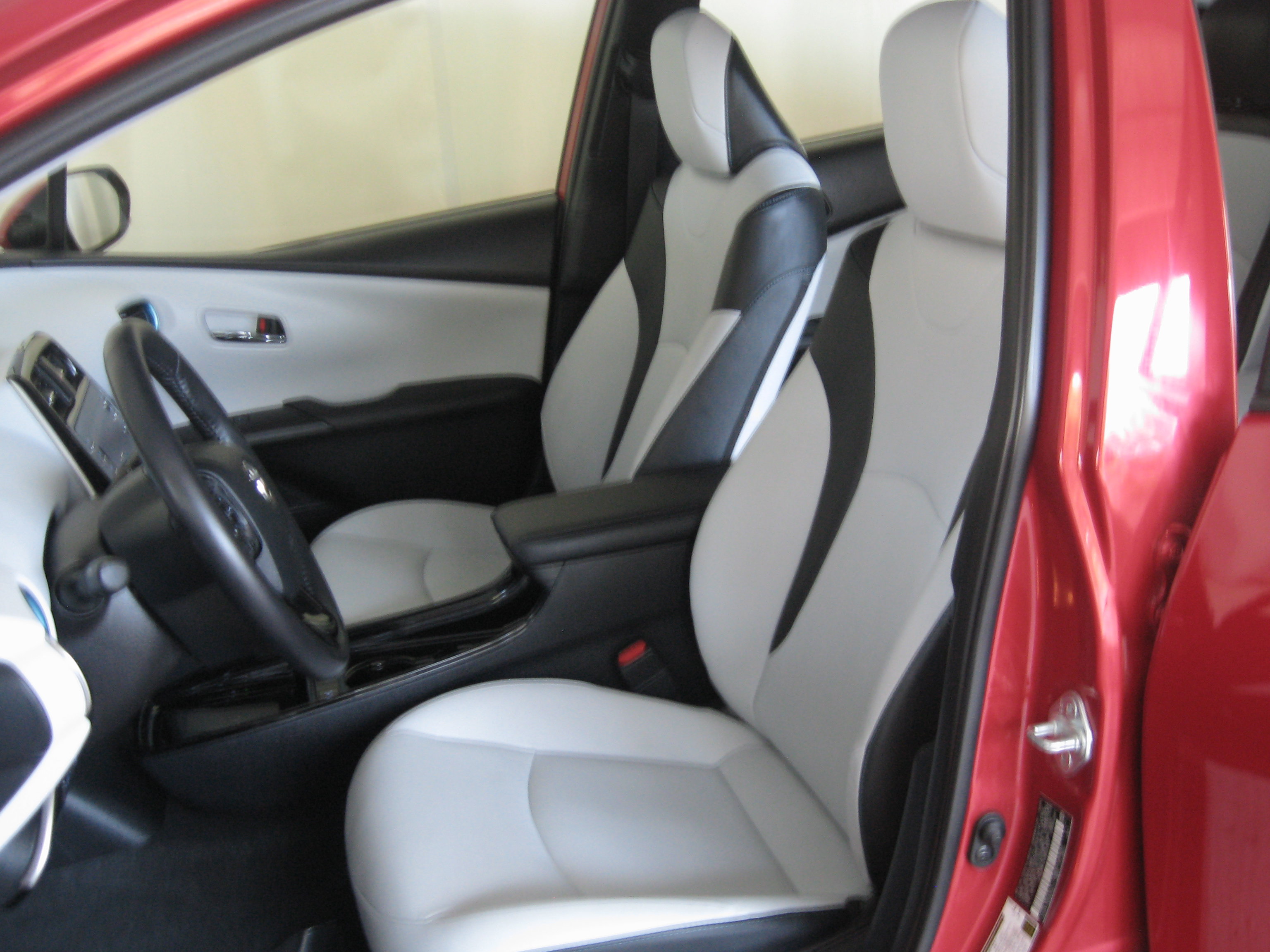 Used 2021 Toyota Prius XLE w/ Advanced Technology Package image 7