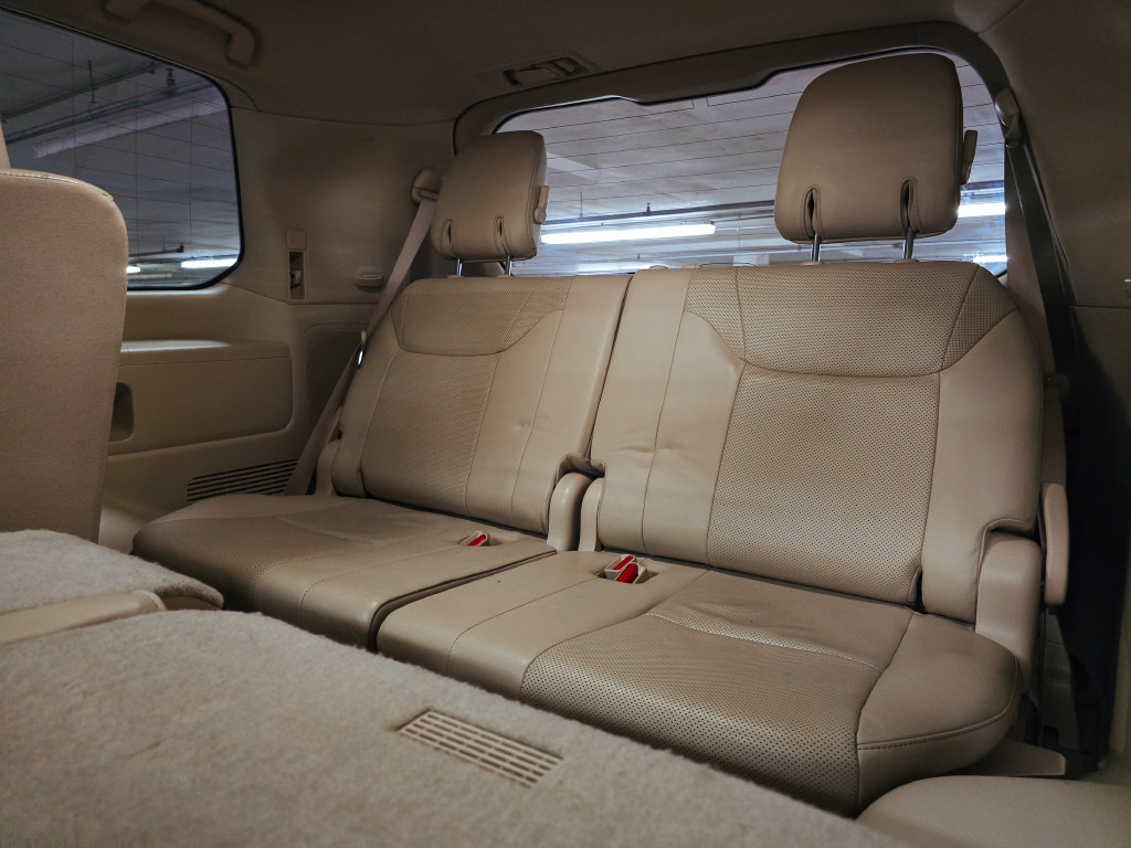 Used 2017 Lexus LX 570 4WD w/ Luxury Package image 19