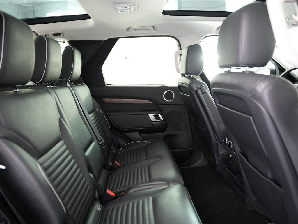 Used 2017 Land Rover Discovery HSE AWD/4WD image 44