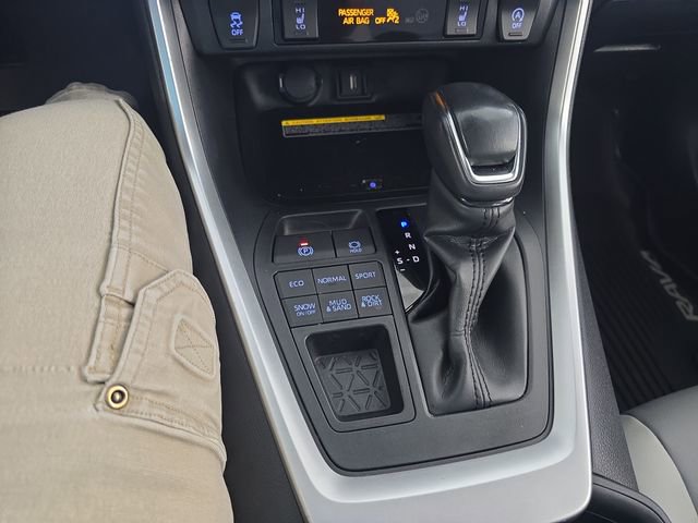 Used 2020 Toyota RAV4 XLE Premium AWD/4WD image 21