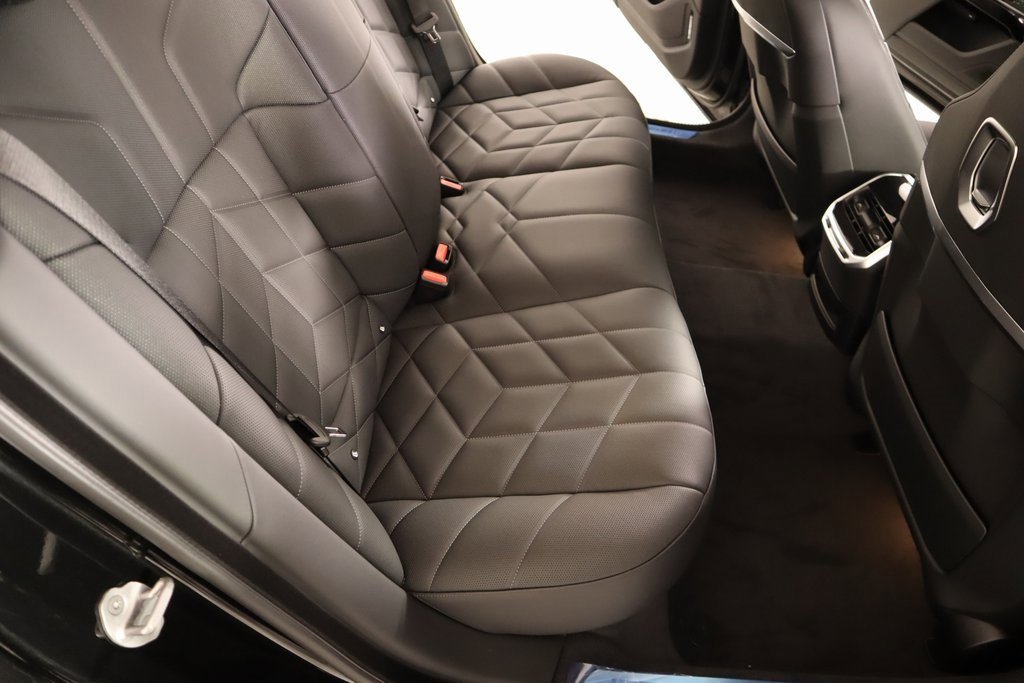 New 2026 BMW 750e xDrive image 15