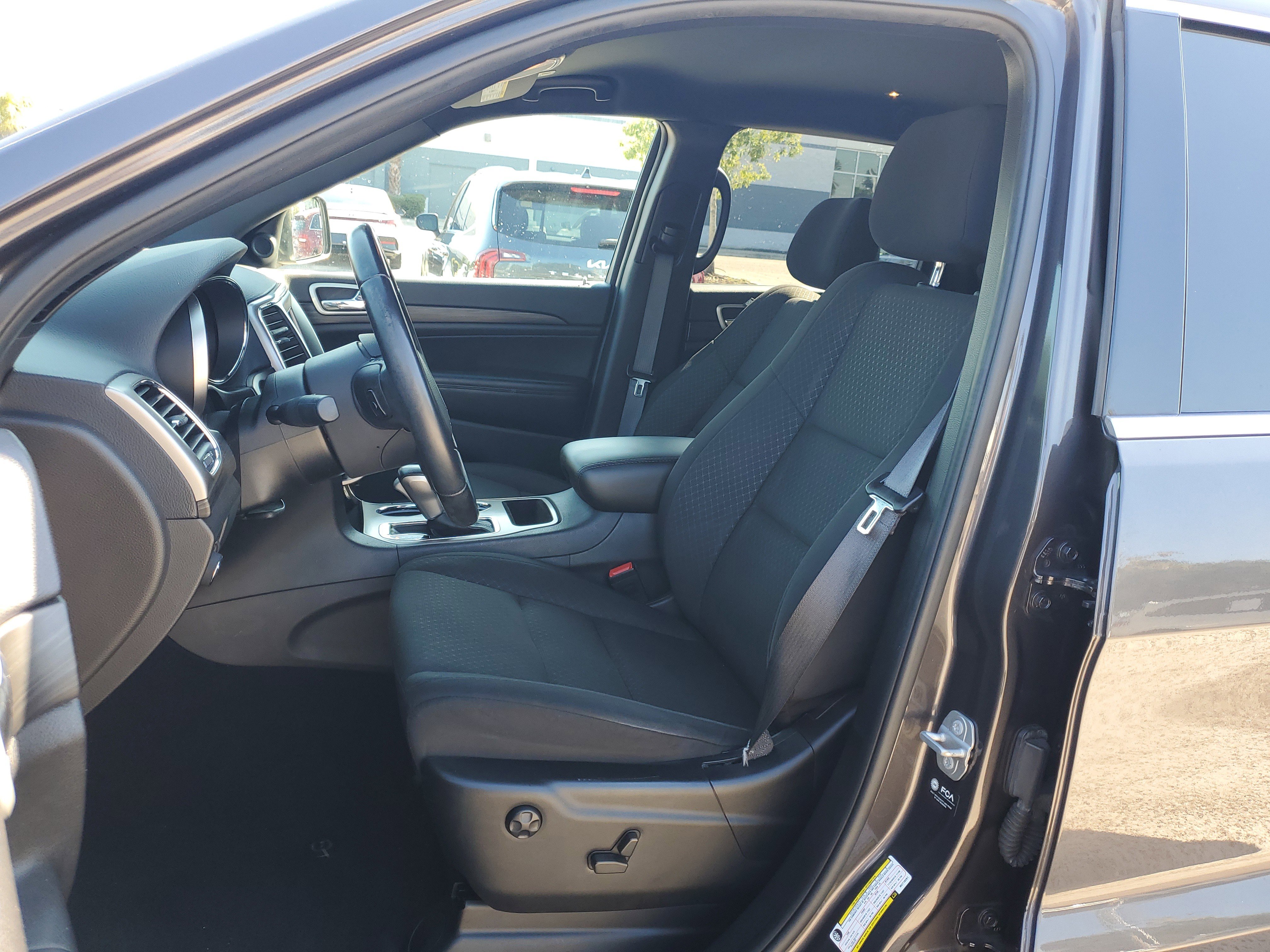 Used 2021 Jeep Grand Cherokee Laredo image 13