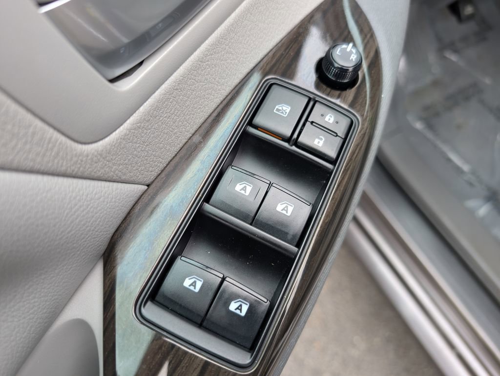 Used 2019 Toyota Sienna XLE w/ XLE Navigation Package AWD/4WD image 15
