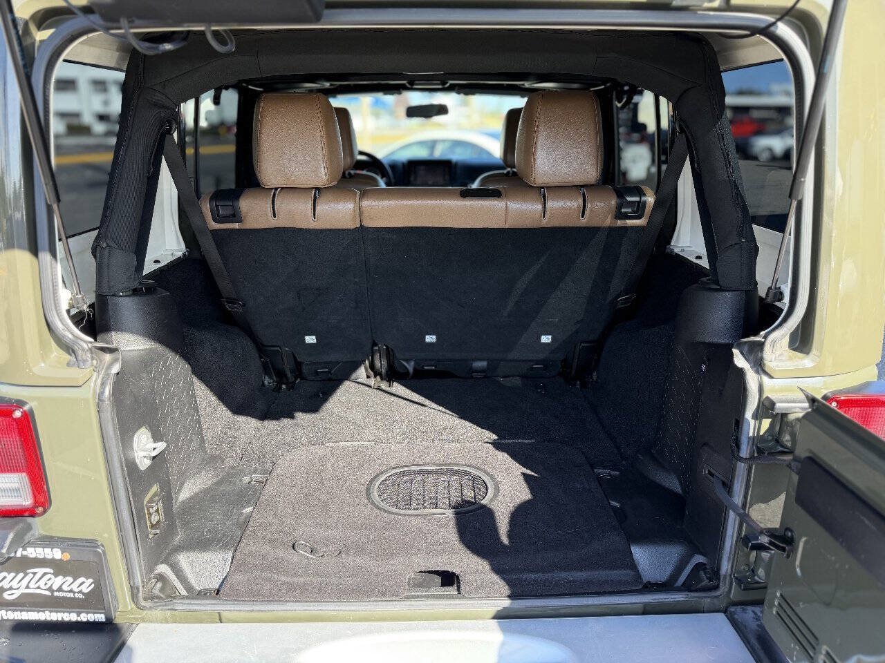 Used 2015 Jeep Wrangler Unlimited Sahara w/ Max Tow Package AWD/4WD image 6