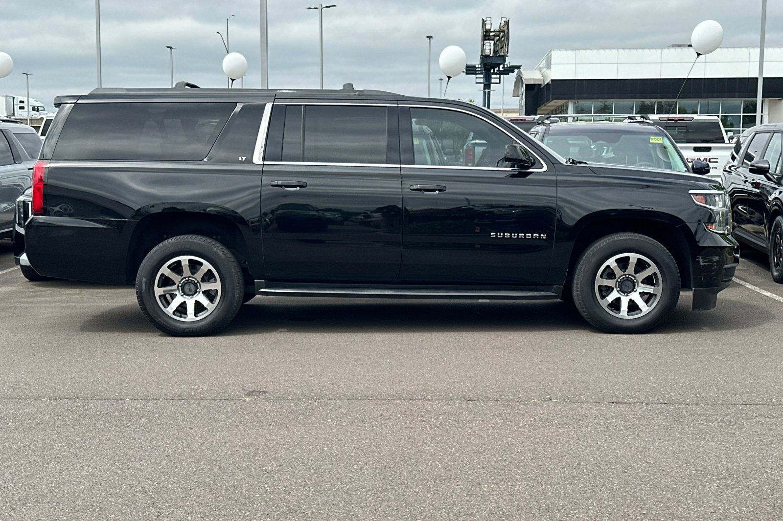 Used 2018 Chevrolet Suburban LT AWD/4WD image 3