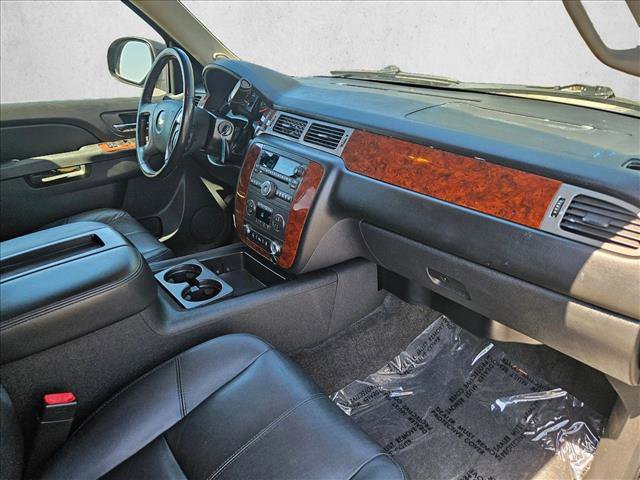 Used 2013 Chevrolet Suburban LT w/ Luxury Package AWD/4WD image 21