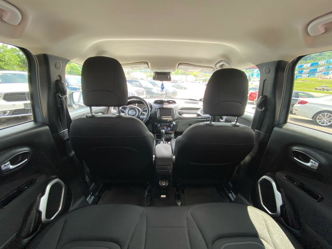 Used 2018 Jeep Renegade Latitude w/ Popular Equipment Group FWD image 17