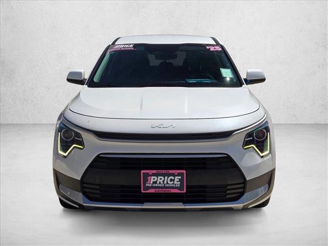 Used 2025 Kia Niro LX image 2