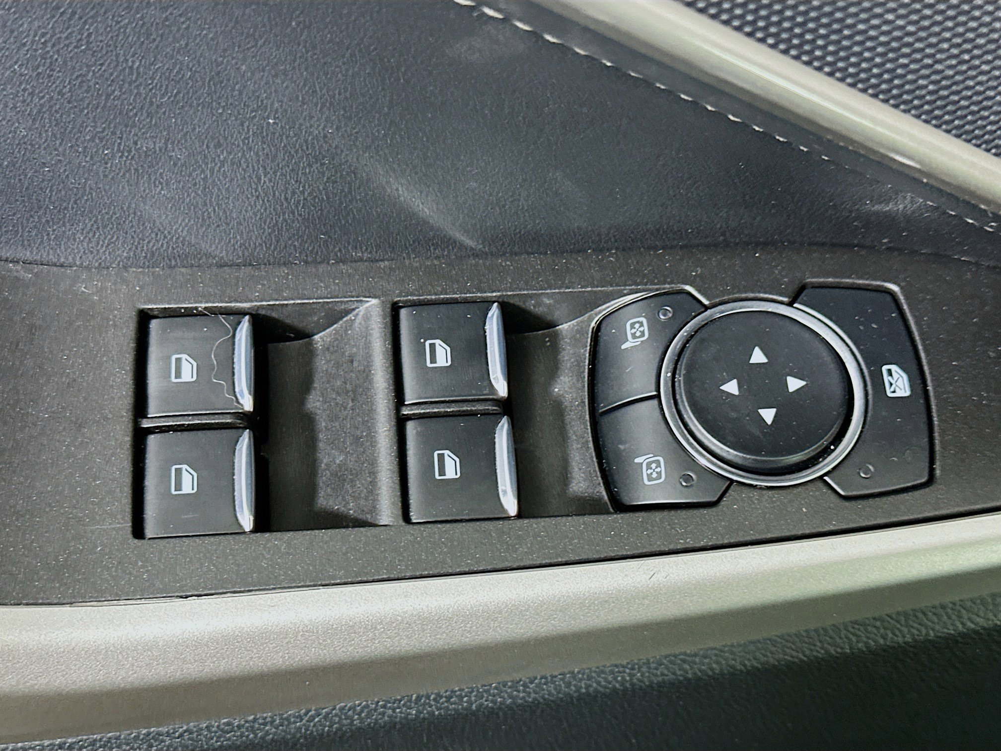 Used 2024 Ford Explorer XLT w/ Equipment Group 202A image 15