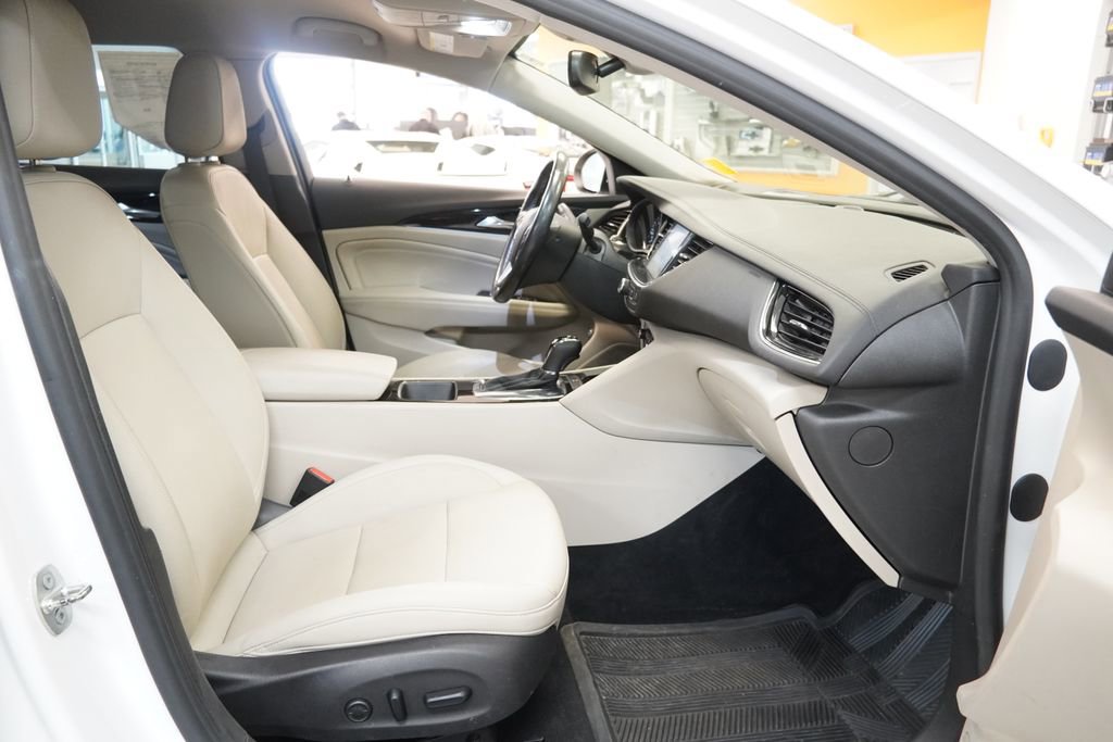 Used 2018 Buick Regal Essence w/ Driver Confidence Package #1 image 32