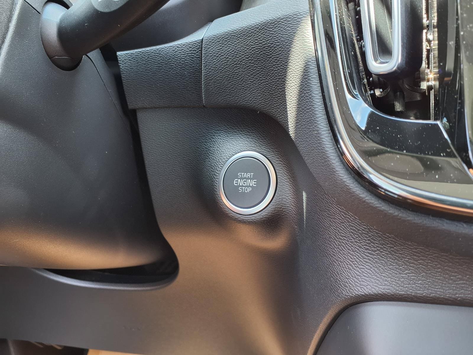 New 2026 Volvo XC40 B5 Core AWD/4WD image 16